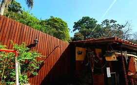 Aconchego de Itaipava - casa de 3 quartos, equipada, área kids, jacuzzi, pet friendly, churrasqueira, em meio a Natureza e próximo ao centro do bairro